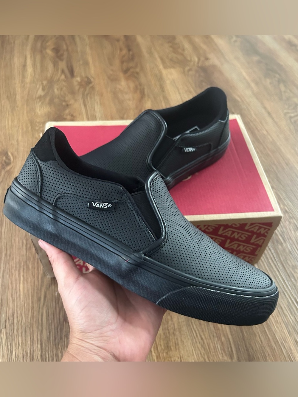 VANS black leather deluxe comfort slip on shoes sneakers women’s 8 new